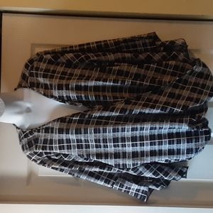 UNIQUE SPECTRUM BLACK AND WHITE BELL SLEEVES TOP